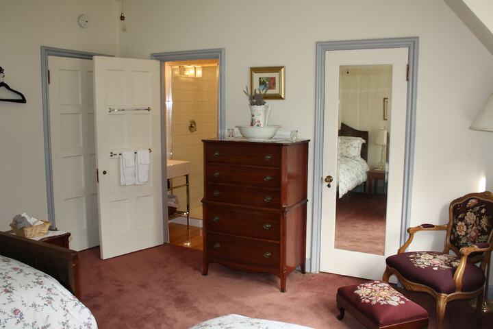 Room 6 of 118