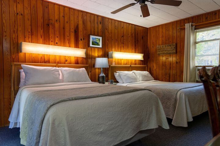 Standard Room, King or Two Doubles (5 of 10)