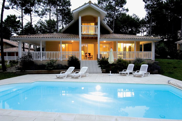 Pool 15 of 26