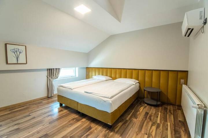 Room 3 of 26