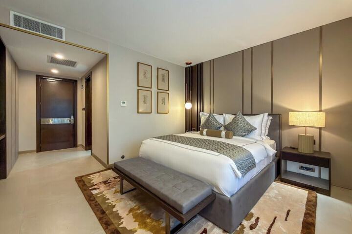 Room 44 of 179