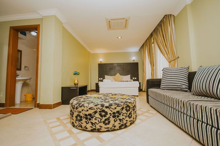 Room 20 of 33