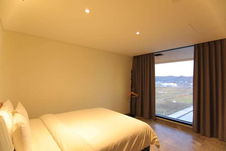 Room 69 of 190