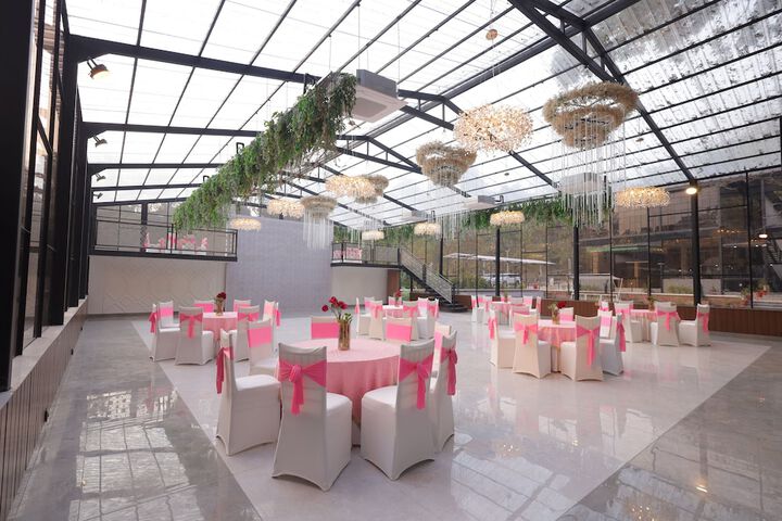 Ballroom/Hall 34 of 42