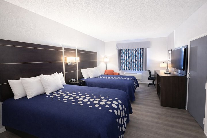 Room 10 of 23