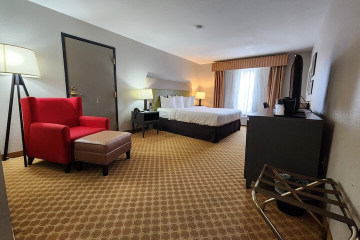 1 King Bed (1 of 24)