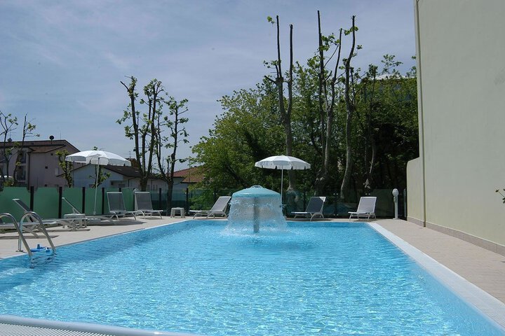 Pool 18 of 52