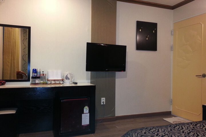 Room 8 of 31