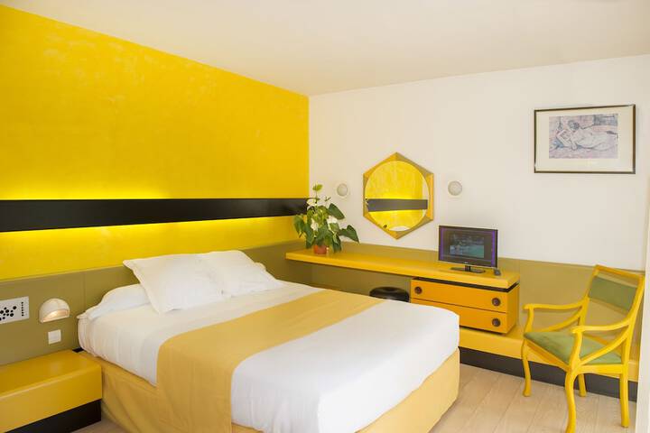 Room 6 of 34