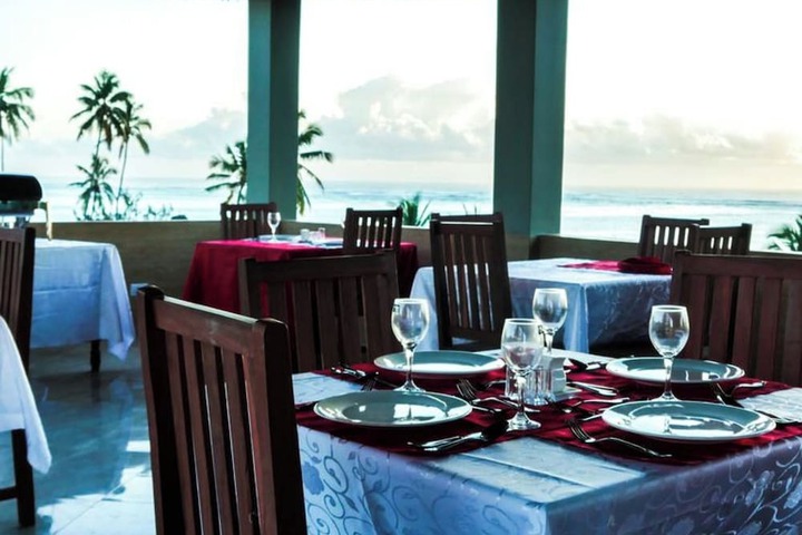 Dining 11 of 23