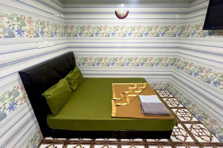 Room 13 of 26