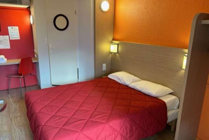 Room 10 of 35