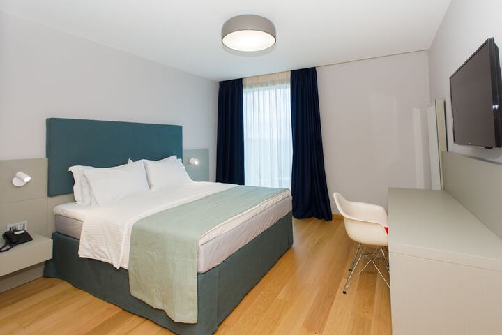 Room 3 of 42