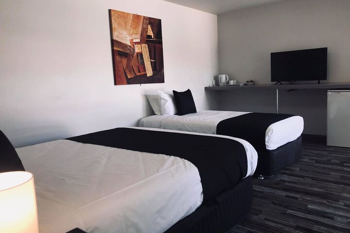 Room 6 of 18