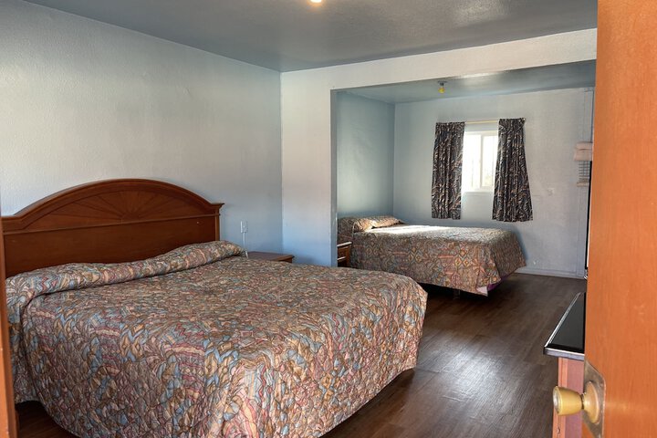 Room 4 of 6