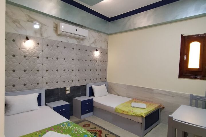 Room 13 of 22