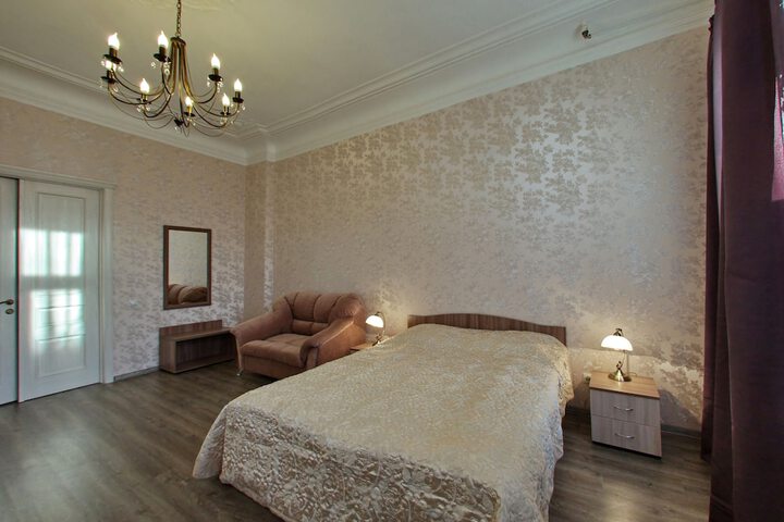 Room 9 of 20