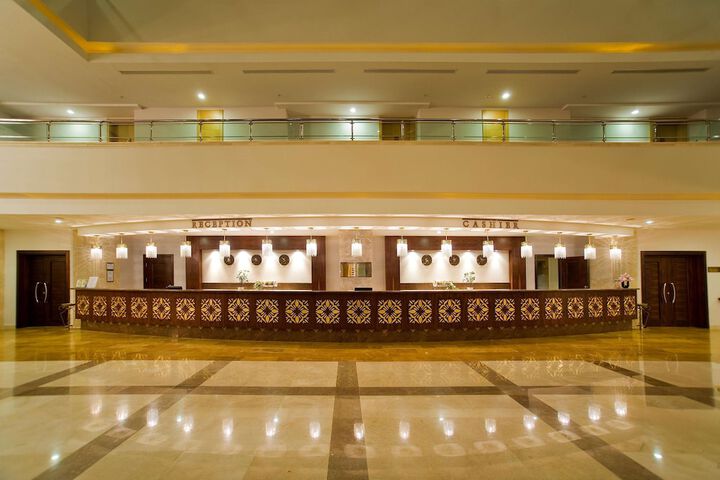 Entrance & Lobby