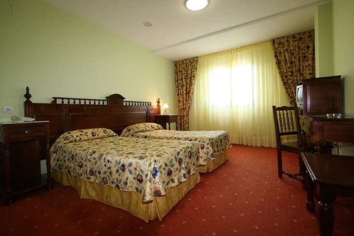 Room 6 of 27