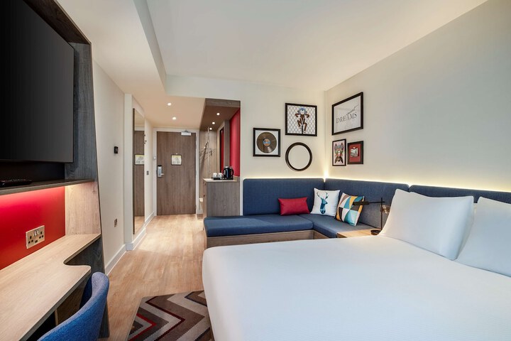 Room 21 of 54