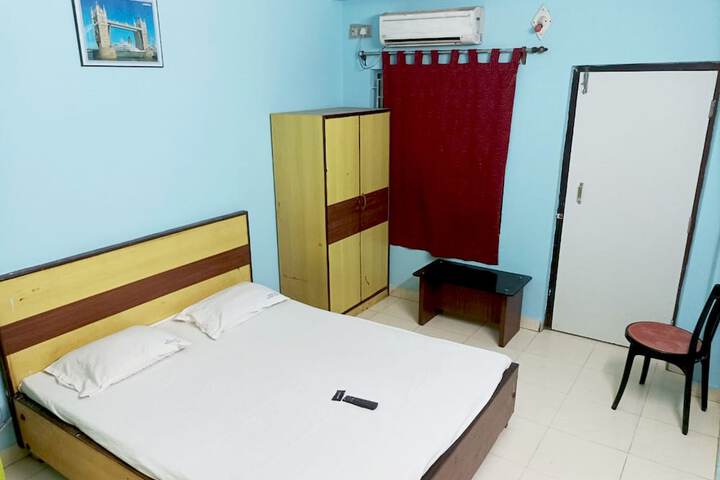 Room 11 of 34