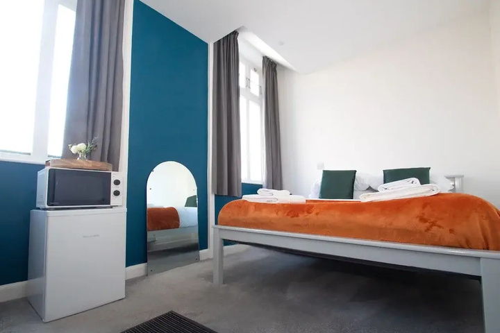 Room 3 of 12