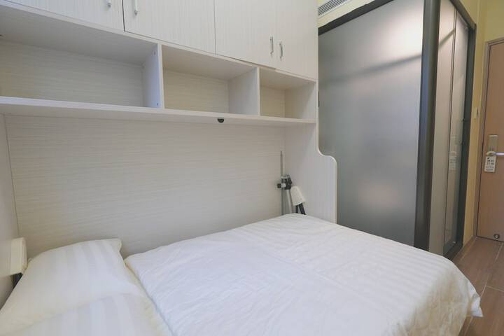 Room 9 of 26