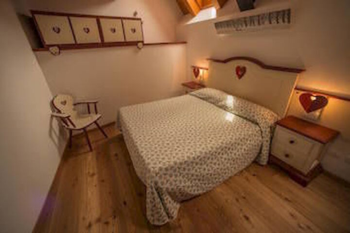 Room 32 of 65