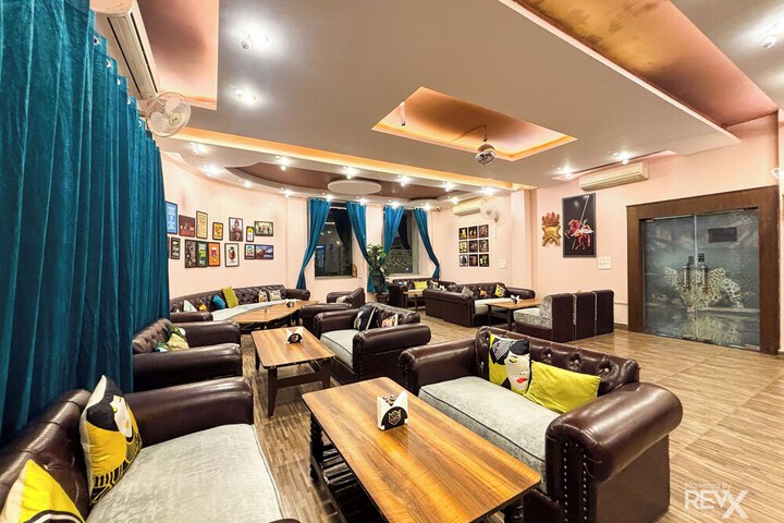 Lounge 101 of 123