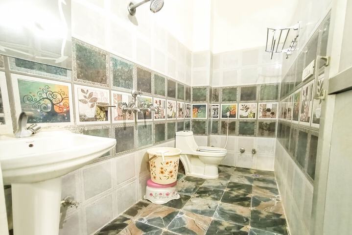 Room 12 of 17