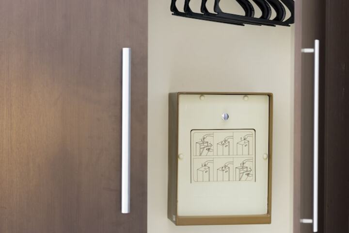 Room 9 of 31