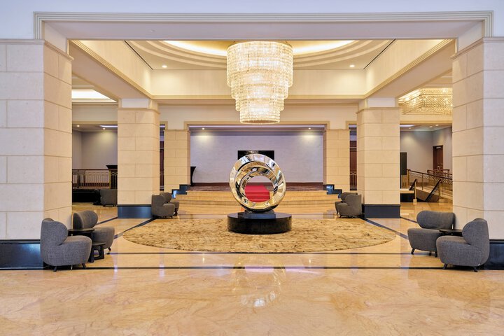 Entrance & Lobby