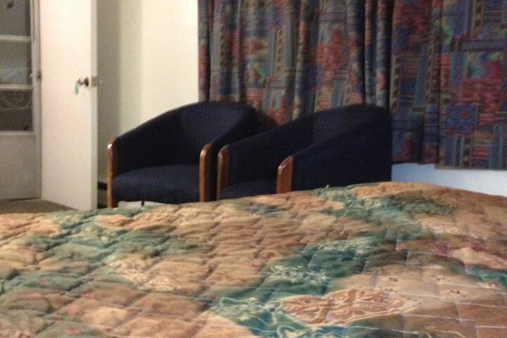 Room 11 of 39