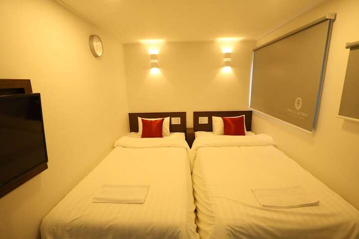 Room 14 of 30