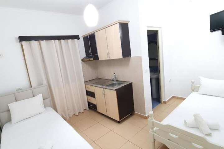 Room 6 of 17