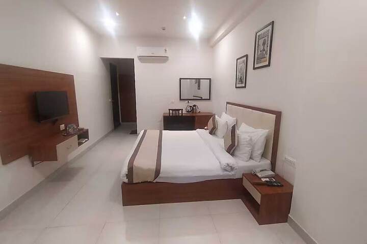 Room 15 of 21