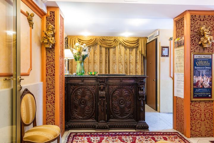 Entrance & Lobby