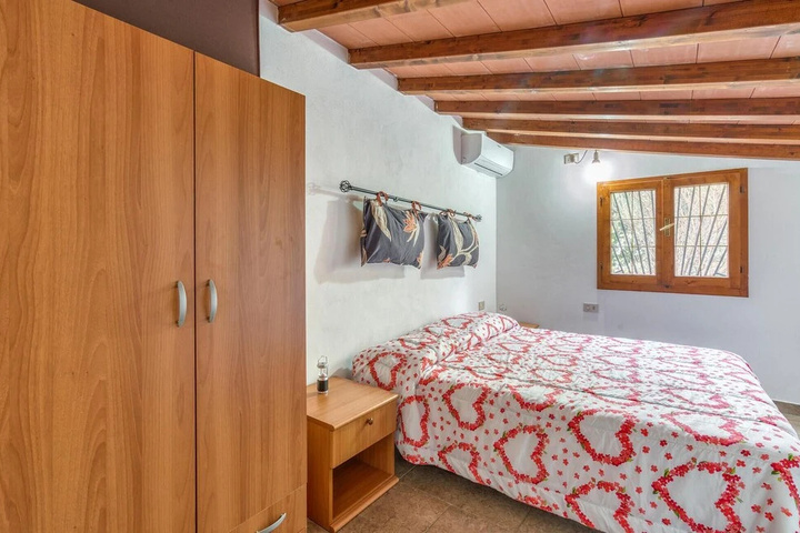 Room 2 of 16