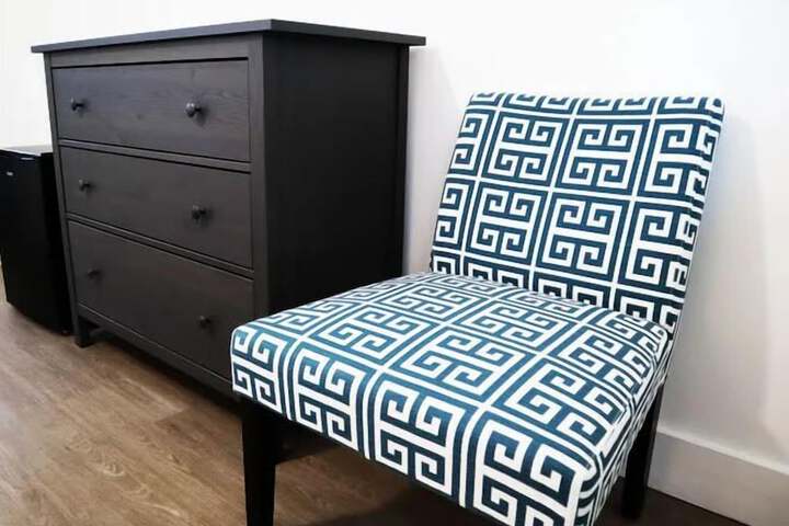 1 Queen Bed (7 of 7)