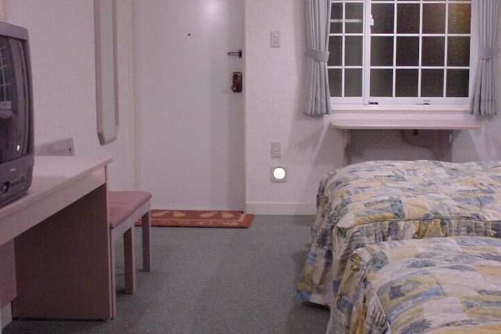Room 4 of 11