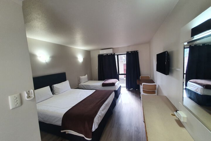 Room 11 of 36