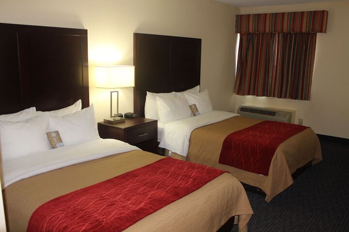2 Queen Beds (5 of 8)