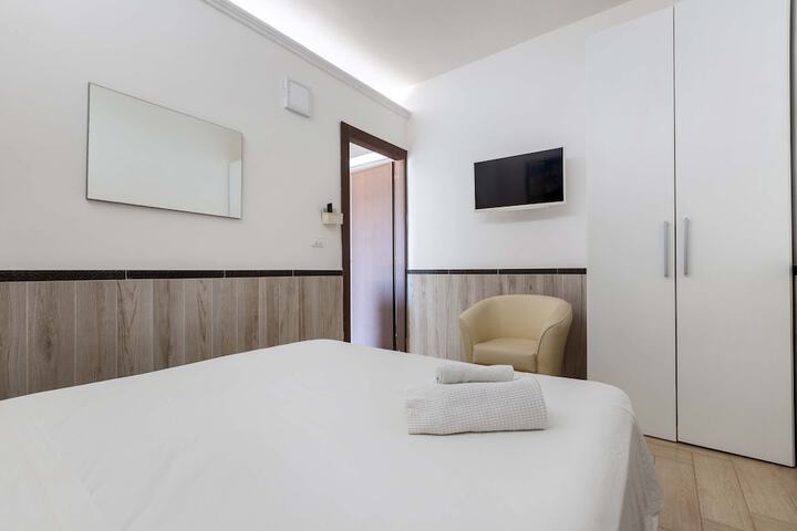 Room 6 of 27