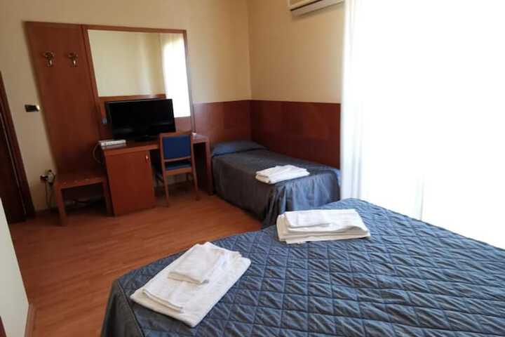 Room 8 of 38