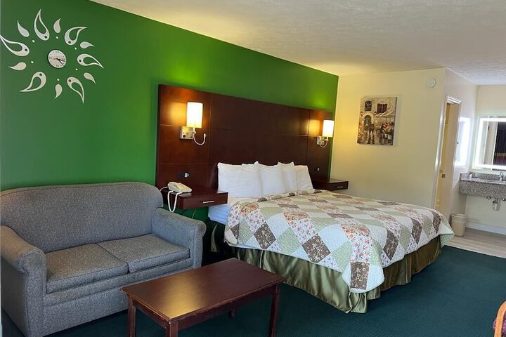 Room 3 of 28