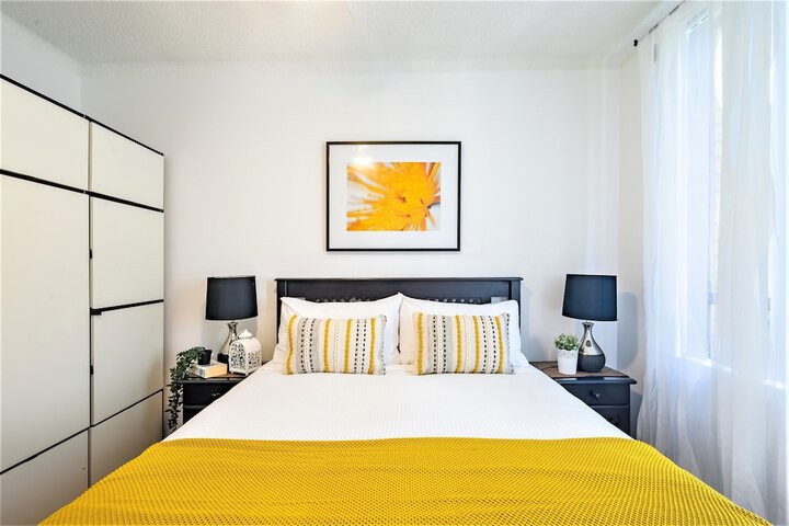 Room 6 of 63