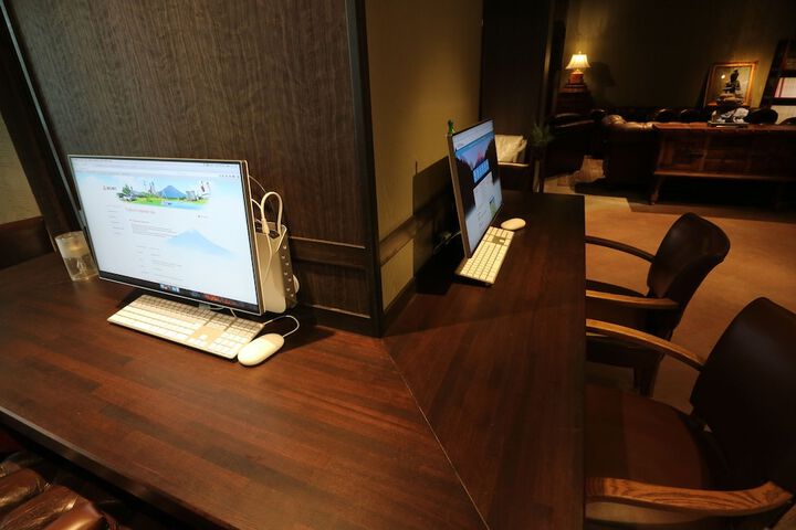 Business Center 100 of 127