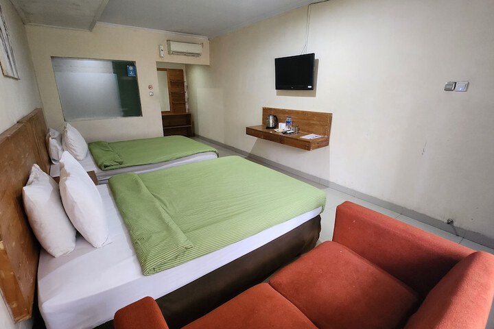 Room 45 of 184