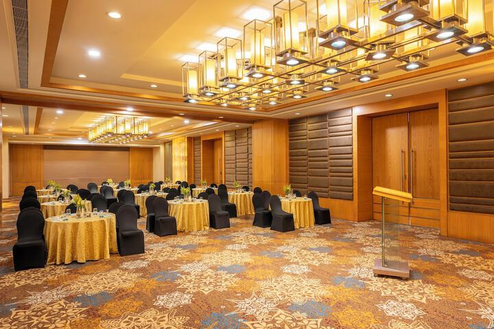 Ballroom/Hall 108 of 132