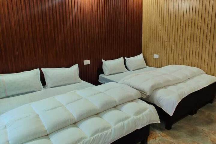 Room 12 of 20